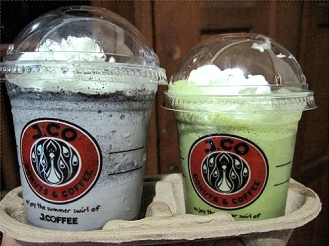 Oreo freeze + green tea freeze with float|imeldさん