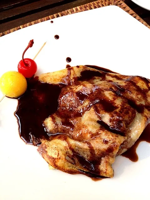 Banana crepe with chocolate sauce|Emmie Pizarroさん