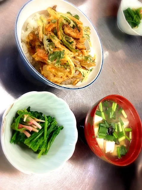 かき揚げ丼 赤根ほうれん草のおひたし|あすみさん