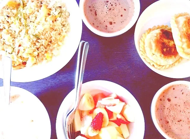 Fried rice  + curry puff + milo + fruit salads|intanlyanaさん