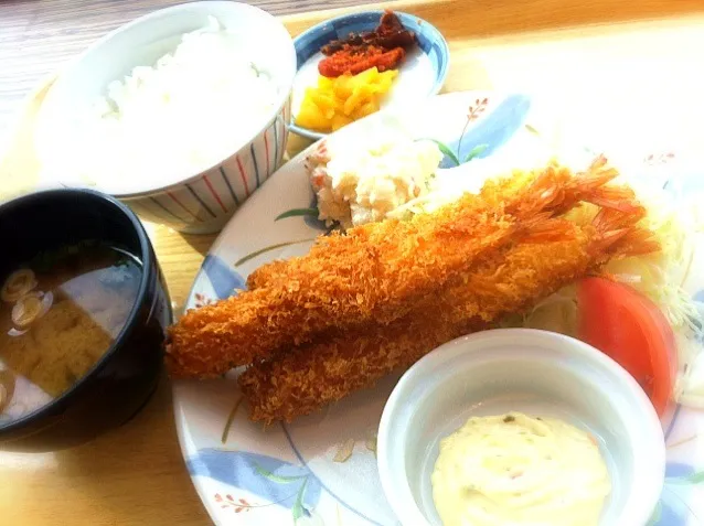 本日のランチ。エビふりゃ〜定食(480円)だがや。|JTKさん