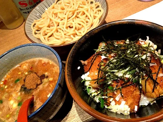 辛つけ麺 炙り焼豚丼二層盛り|ひろろーんさん