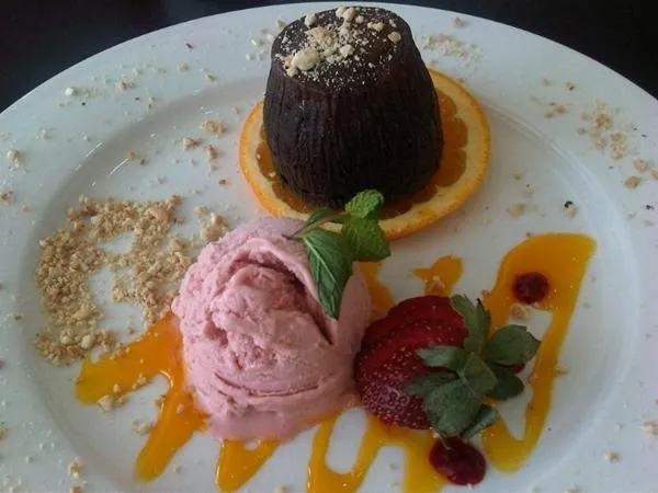 Choco melt with strawberry ice cream|imeldさん