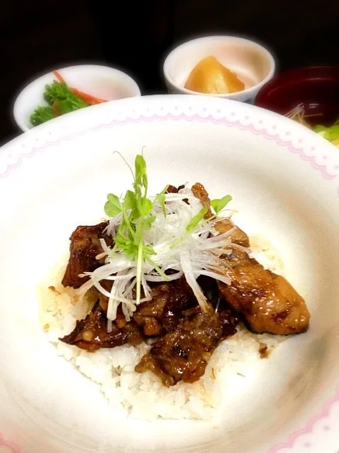 豚なんこつ丼|ちはるんばさん