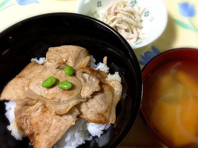 豚丼   肉少ない(´Д` )|吉田さん