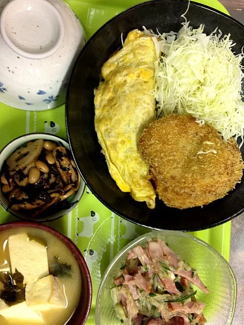 Snapdishの料理写真:コロッケ定食！|hatabowwyomeさん