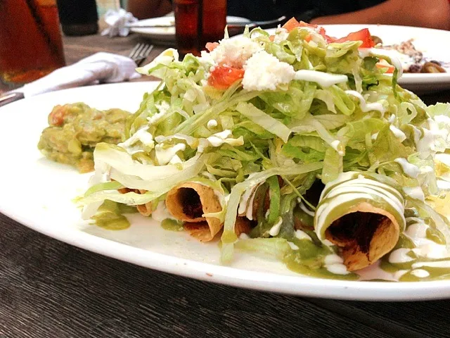 Snapdishの料理写真:Flautas|Carol Pohさん