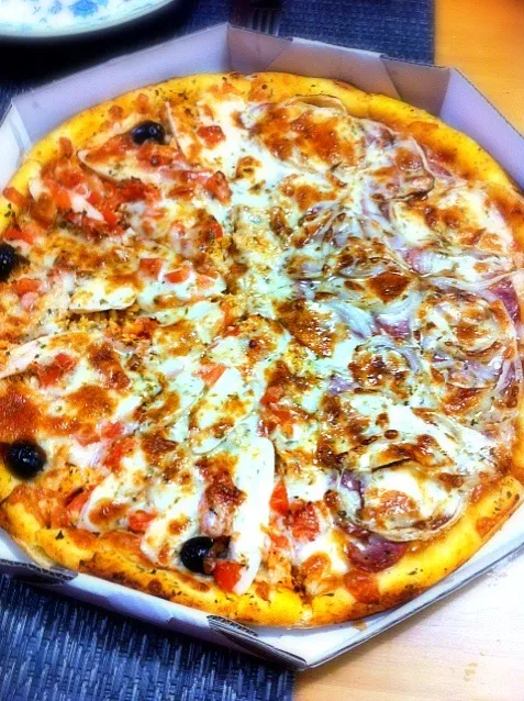 Pizza!!!! 1/2 Frango com Palmito. 1/2 Calabreza...|lucia inoueさん