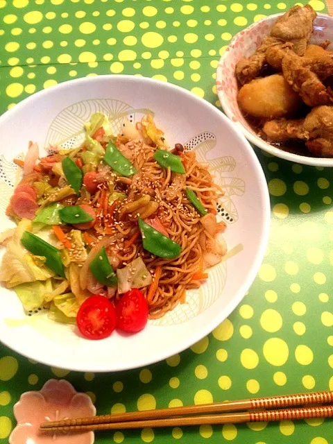 🍎焼きそば＆鶏手羽元＆じゃがいものお酢煮💕🍎|Candyさん