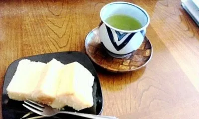 Snapdishの料理写真:長崎カステラと緑茶|sakumaさん