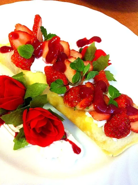 Snapdishの料理写真:Red for valentine~ strawberry crepe with raspberry sauce|woo chee shenさん