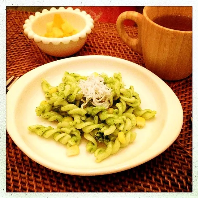 【子供ごはん】しらすと小松菜のクリームパスタ＆さつま芋のオレンジ煮/green vegetable cream sauce pasta with boiled whitebaites|ペンギンさん