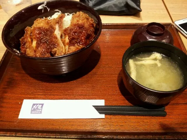 鶏かつソース丼|しーちゃんさん