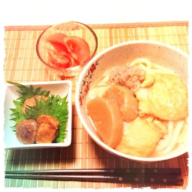 Snapdishの料理写真:昨日のおでんの残りにプラスしてあったかうどんー(｡´＿｀｡)|yunnさん