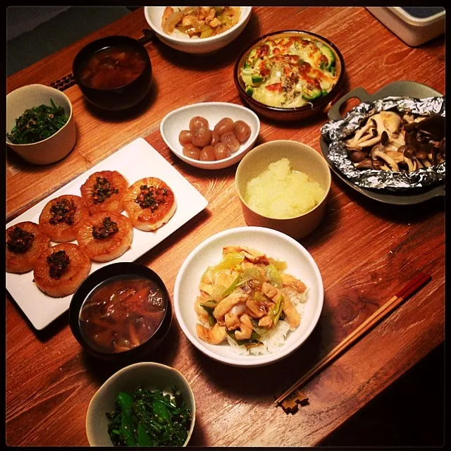 Snapdishの料理写真:きつね丼、大根ステーキ、スナップエンドウと春菊の胡麻和え、キノコの塩麹焼き、ジャガイモとアボカドのオーブン焼き|saricoroさん