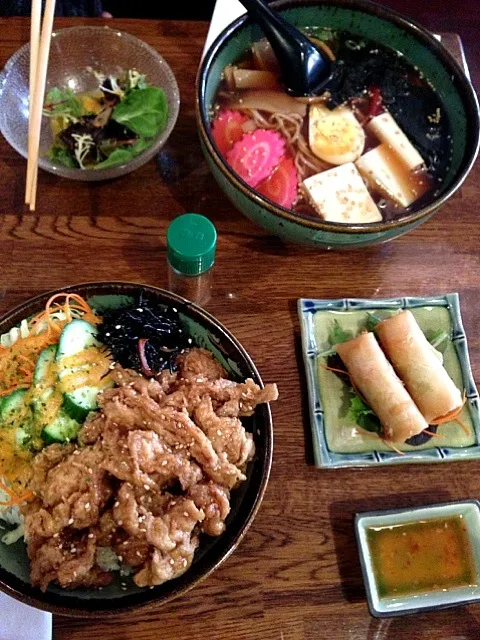 Vegan "chicken" rice bowl and veggie ramen, in Brooklyn|georgianaさん