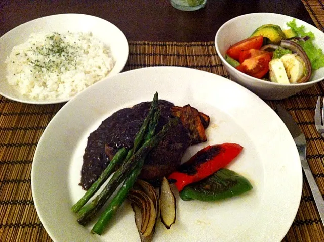 Snapdishの料理写真:beef filet steak with chocolate sauce, grilled vegetables, mozzarella salad and rice|keiko mashimaさん