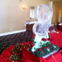 Ice carving w/ long stem red roses & long stem chocolate dipped strawberries|j t yawgerさん