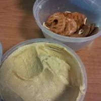 snack time. hummus and pretzels|Theresa Truongさん