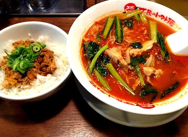 Snapdishの料理写真:太陽のトマト麺 トマトラーメンと鶏めし|umaoumaoさん