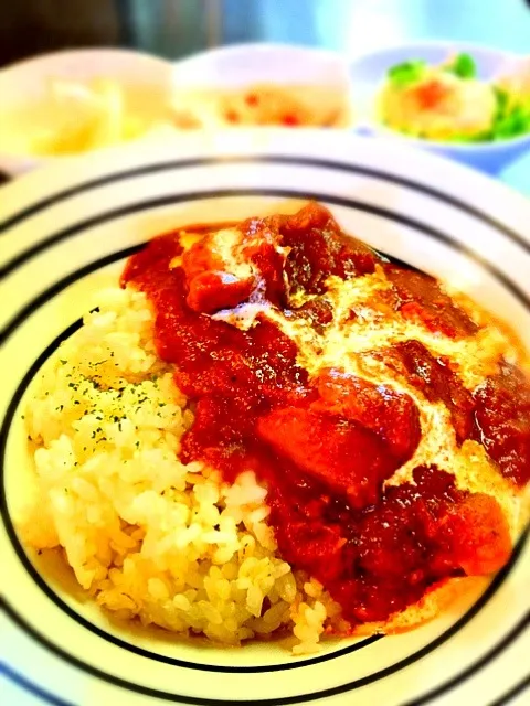 Snapdishの料理写真:トマトとチキンのインドカレー丼|かっぴーさん