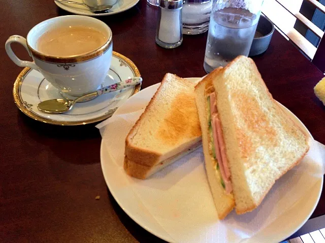 ハムトーストとカフェオレ|中町さん