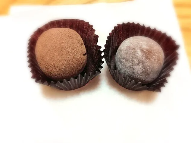 Snapdishの料理写真:友だちからいただいた生チョコトリュフ|まめまめまー。さん