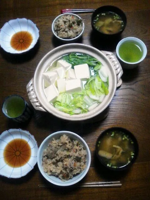 まさこさんの牛挽き肉と牛蒡の炊き込みご飯＆湯豆腐＆ワカメと油揚げの味噌汁|えっちゃんさん