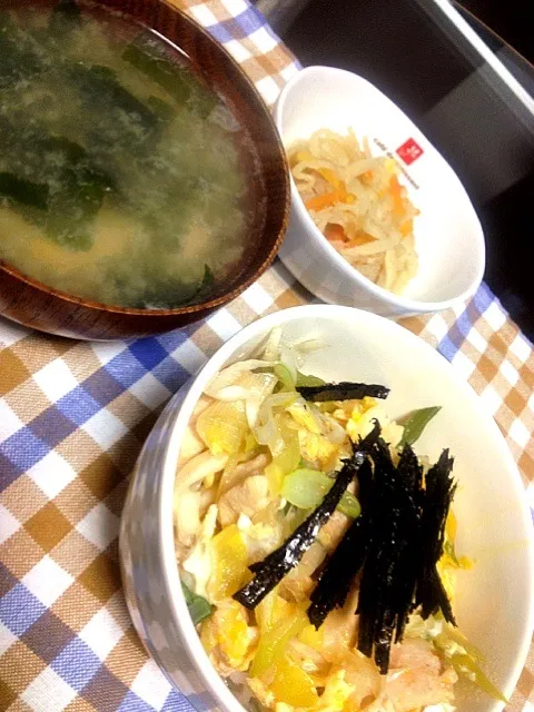 Snapdishの料理写真:親子丼、切干大根の煮物|食いしん坊もりもりさん