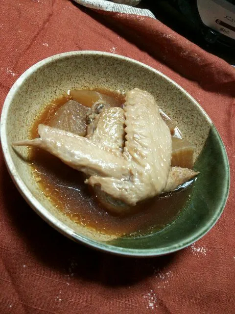 Snapdishの料理写真:大根と手羽先の煮物|りぇさん