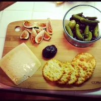 Snapdishの料理写真:My perfect snack. Spanish Manchego cheese, fresh figs with a sweet current preserve, crackers and baby dill French pickles