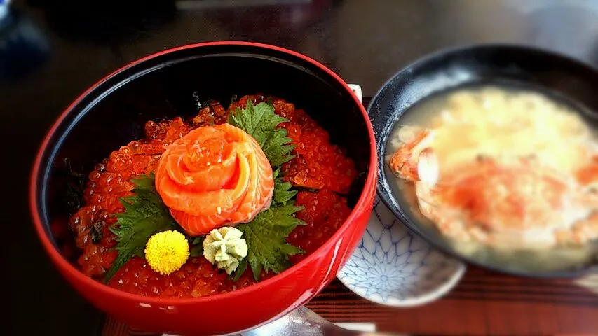 サーモンとイクラの親子丼|くみさん