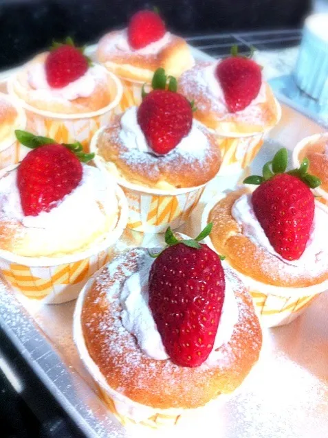 Hokkaido Chiffon Cake with Strawberry Cream|shirlynさん