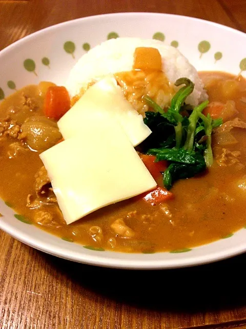 チーズとほうれん草トッピングカレー|さくたえさん