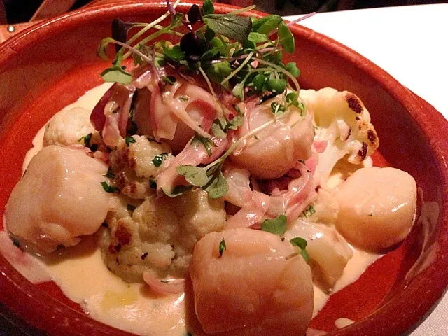 Scallop in white wine sauce with cauliflower|Karen Yongさん