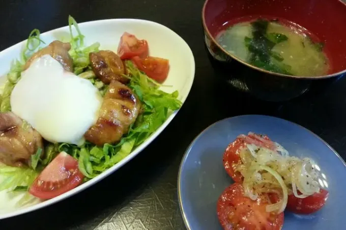 照り焼きチキン丼、トマトのサラダ、大根とワカメの味噌汁|木村美里さん