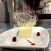 White chocolate parfait with a brandy snap twirl, angel wire and a raspberry coulis|camilo eduardo shellさん