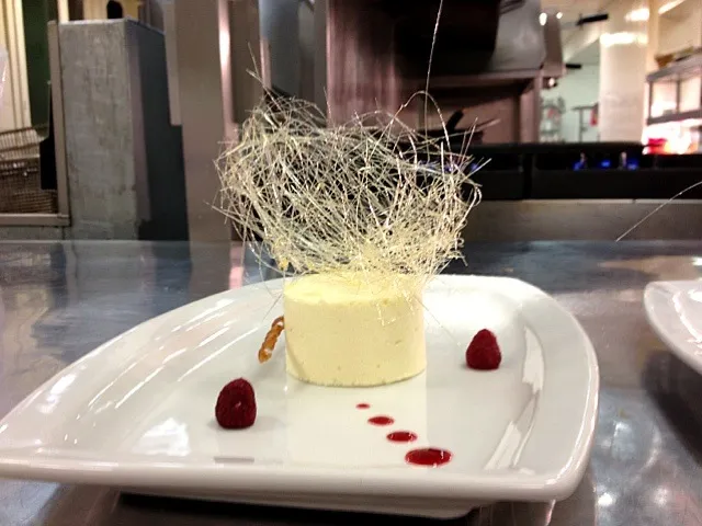 White chocolate parfait with a brandy snap twirl, angel wire and a raspberry coulis|camilo eduardo shellさん