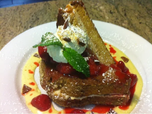 Strawberry cheesecake French toast|jason ledeeさん