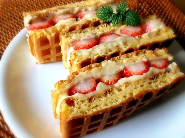 苺ワッフルサンド/strawberry waffle sandwich|ペンギンさん