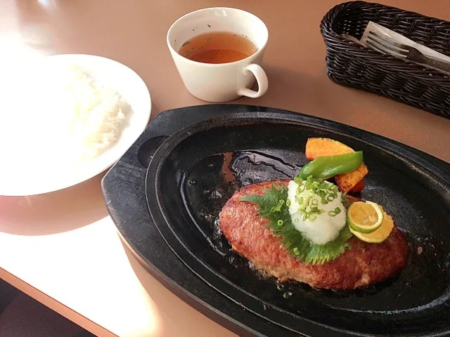 Snapdishの料理写真:ローズベイカフェ タカシマ  和風ハンバーグ|嶋田 美希さん