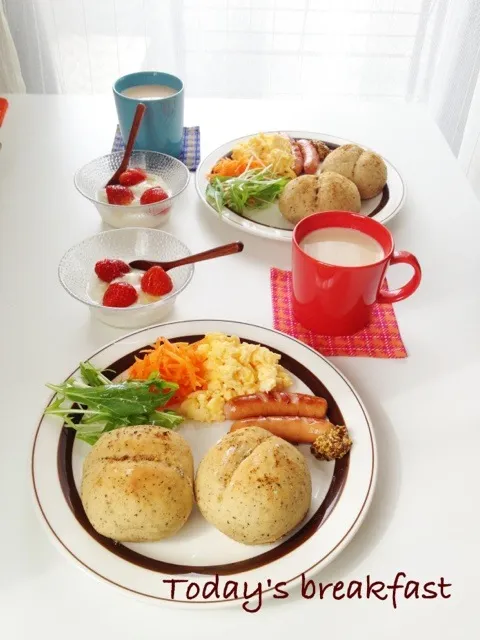 昨日焼いたパンで朝ごはん( ›◡ु‹ )♪|サエさん