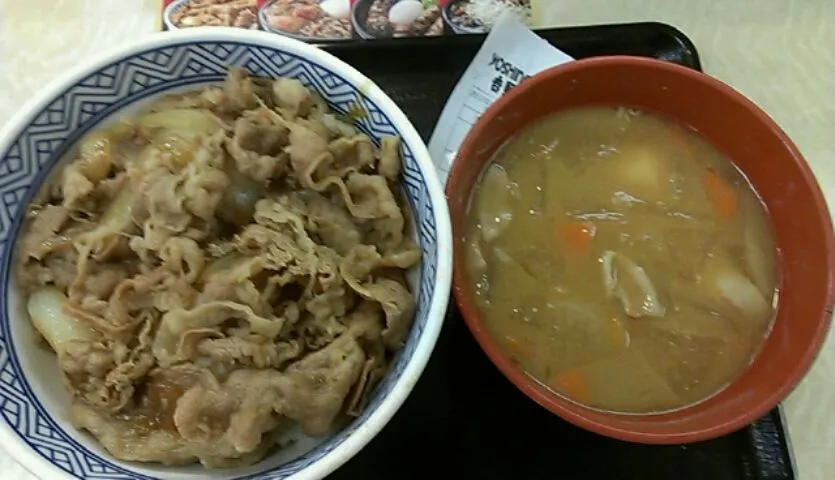 牛丼ととん汁|まぐろさん