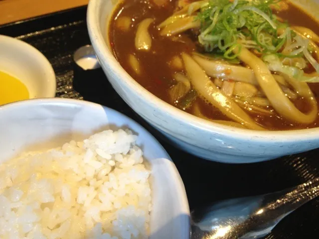 黒カレーうどんを頂きました。|momongatomoさん