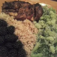 parmesan brocolli. lemon chicken. brown rice. blackberries.|mollyさん