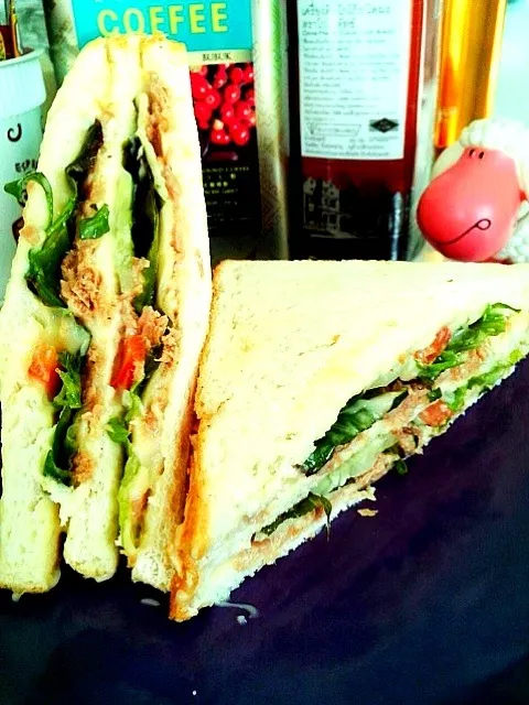 Sandwich Tuna Cheese|Toa Nakaratさん