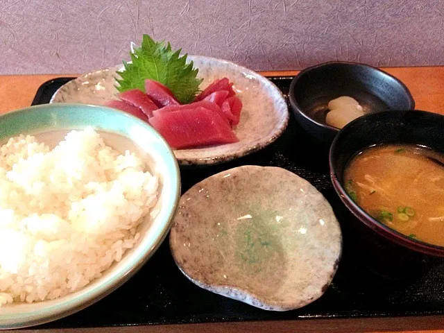 Snapdishの料理写真:赤身定食500円|Yuji Nakanoさん