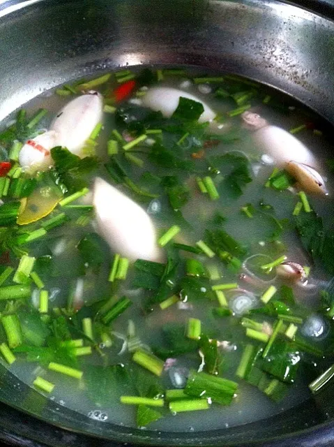 ต้มยำปลาหมึกยัดไส้ Tom Yam|yayaさん