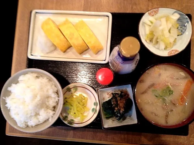 Snapdishの料理写真:かす汁と出し巻きたまご定食|ばーさんさん