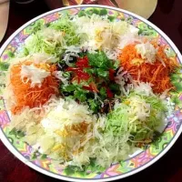 Snapdishの料理写真:Mum's homemade yusheng|mylifeinfoodさん